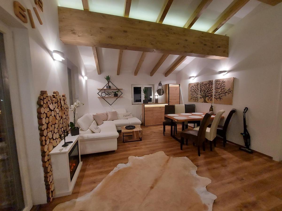 شقة Auszeit Steiraland Penthouse 9 Mit Grossen Balkon Und Parkplatz لوبن المظهر الخارجي الصورة