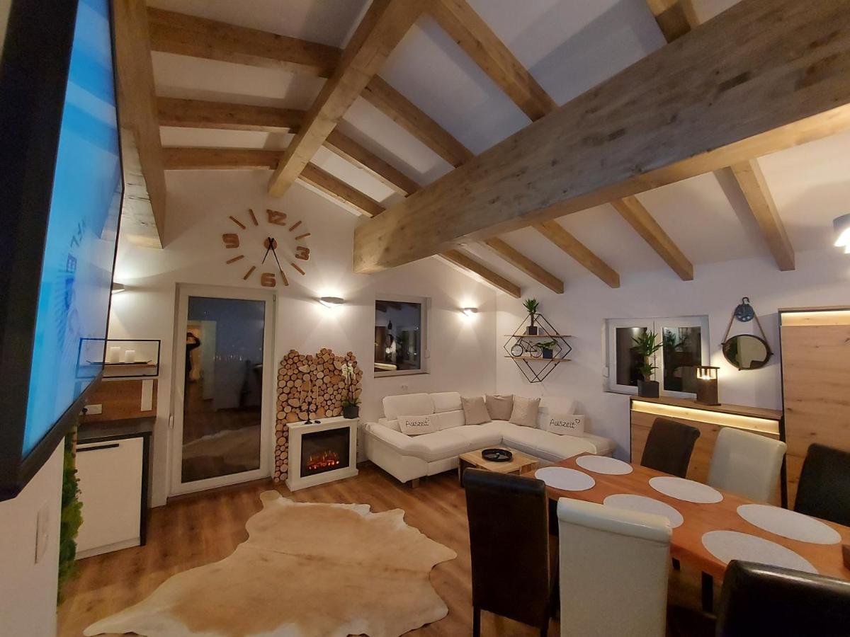 شقة Auszeit Steiraland Penthouse 9 Mit Grossen Balkon Und Parkplatz لوبن المظهر الخارجي الصورة