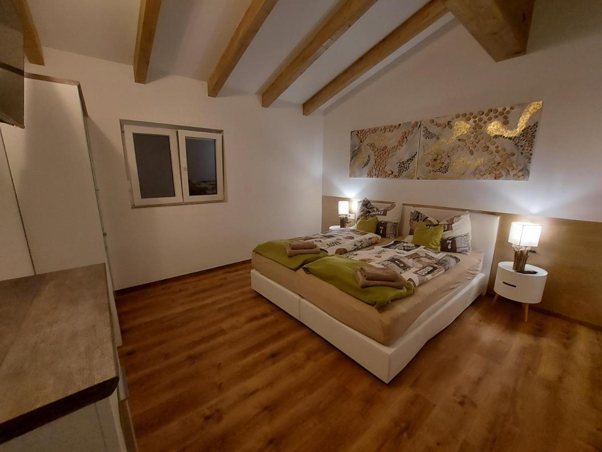 شقة Auszeit Steiraland Penthouse 9 Mit Grossen Balkon Und Parkplatz لوبن المظهر الخارجي الصورة