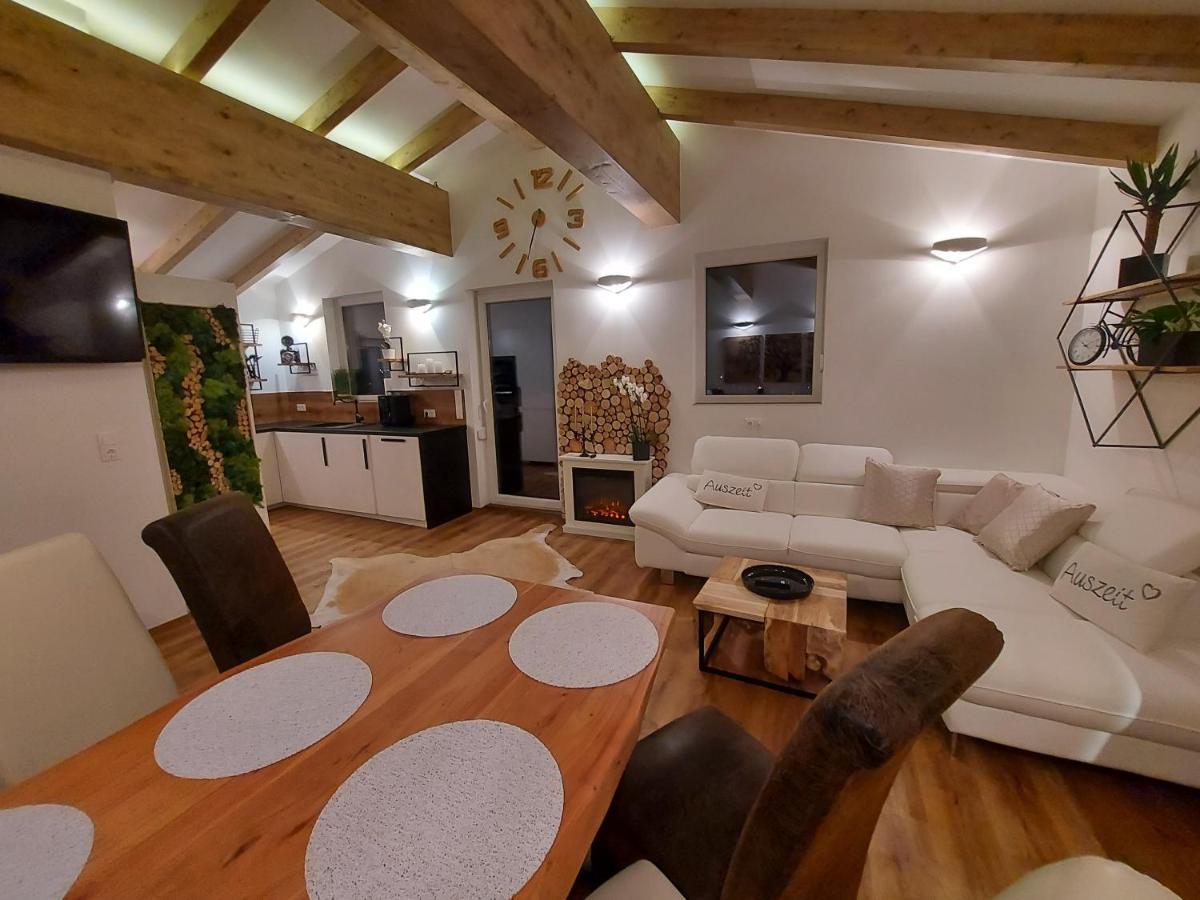 شقة Auszeit Steiraland Penthouse 9 Mit Grossen Balkon Und Parkplatz لوبن المظهر الخارجي الصورة